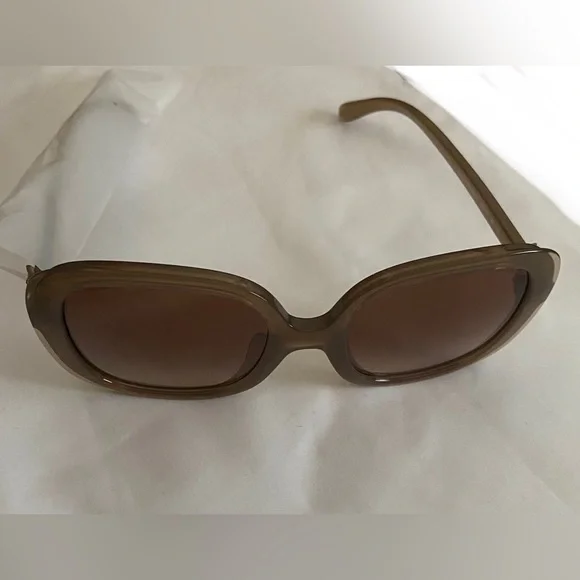 COACH Wildflower Milky Beige Sunglasses (discontinued) - Picture 7 of 8